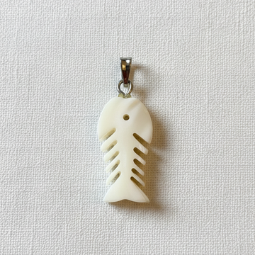 Charm Raspa de Pez Nacarada